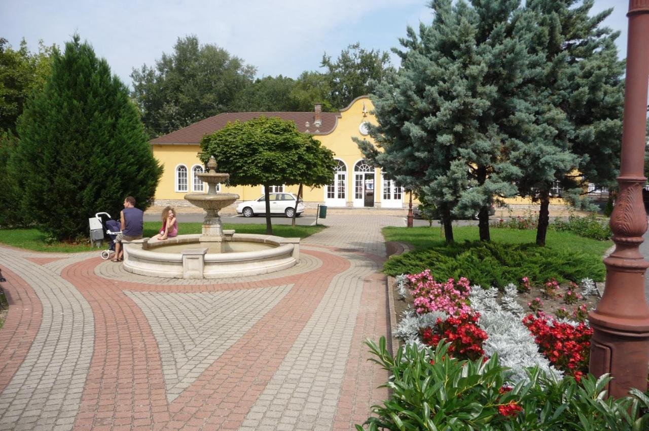 Balaton Art Guesthouse Balatonszárszó 외부 사진