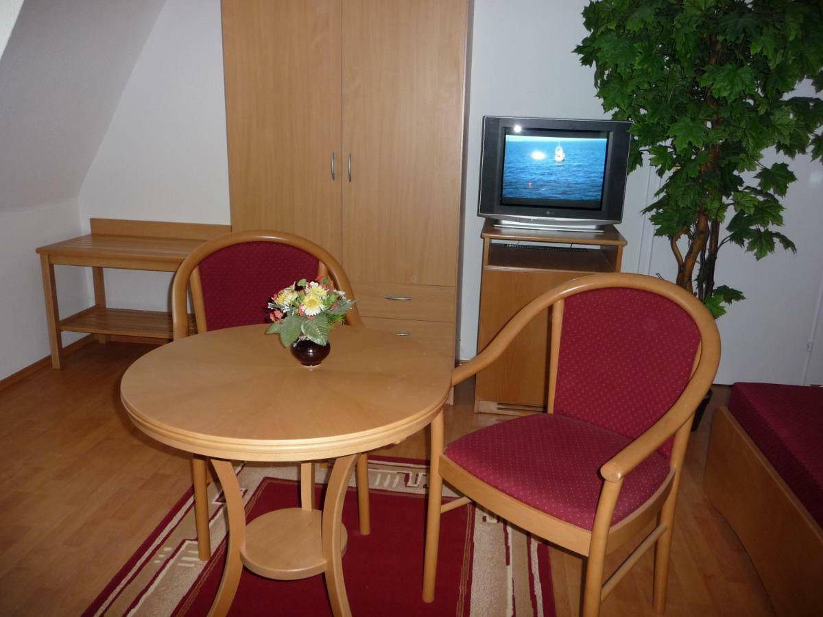 Balaton Art Guesthouse Balatonszárszó 외부 사진