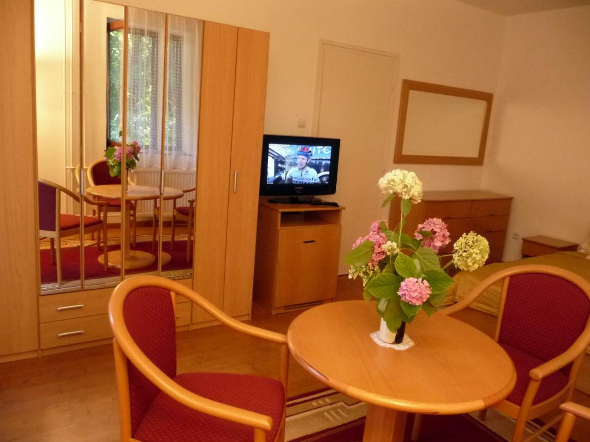 Balaton Art Guesthouse Balatonszárszó 외부 사진