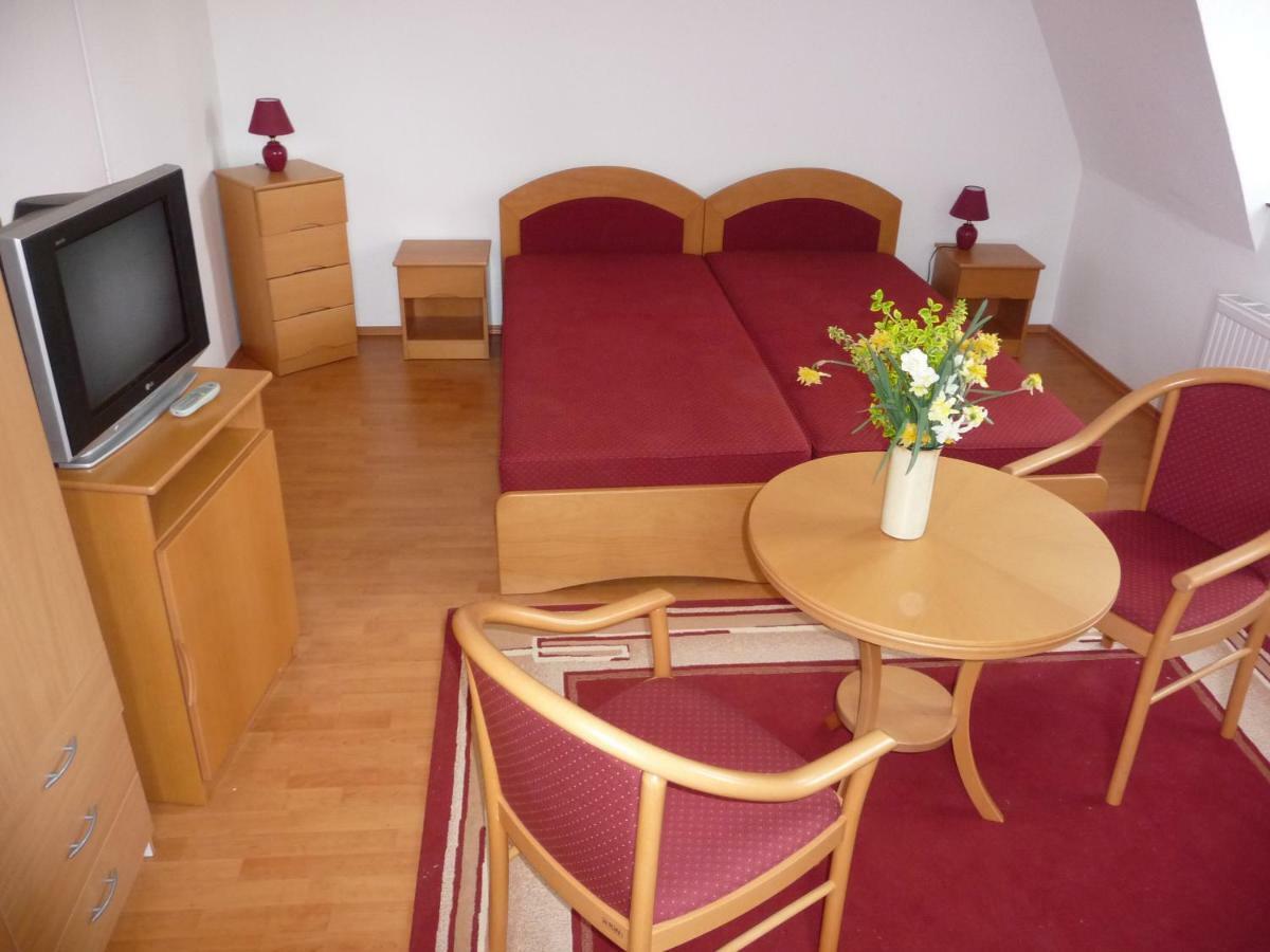 Balaton Art Guesthouse Balatonszárszó 외부 사진