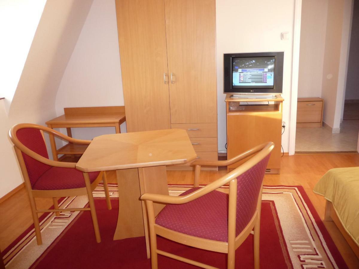 Balaton Art Guesthouse Balatonszárszó 외부 사진